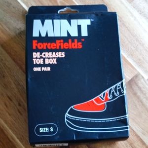 Force Fields De-Crease Tie Box